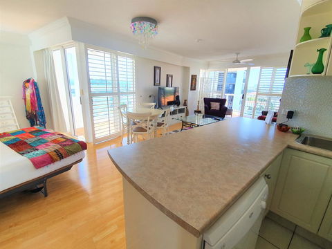 Broadbeach Holiday Apartments - Broome Tourism 9