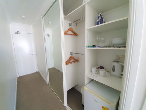 Broadbeach Holiday Apartments - Broome Tourism 18