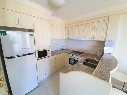 Broadbeach Holiday Apartments - Broome Tourism 16