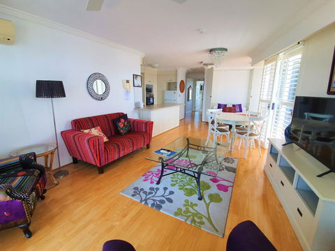 Broadbeach Holiday Apartments - Broome Tourism 22