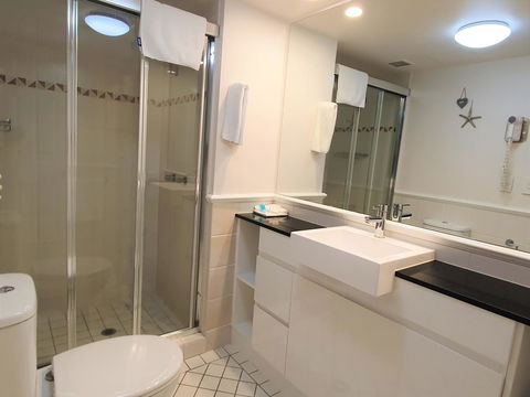 Broadbeach Holiday Apartments - Broome Tourism 5