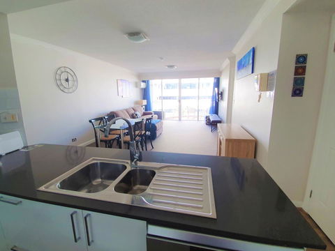 Broadbeach Holiday Apartments - Broome Tourism 11