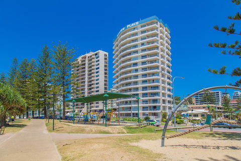 Columbia Beachfront Apartments On Rainbow Bay - Broome Tourism 3