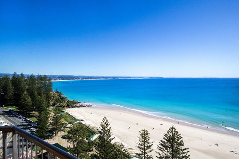Columbia Beachfront Apartments On Rainbow Bay - Broome Tourism 1