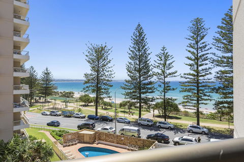 Columbia Beachfront Apartments On Rainbow Bay - Broome Tourism 18