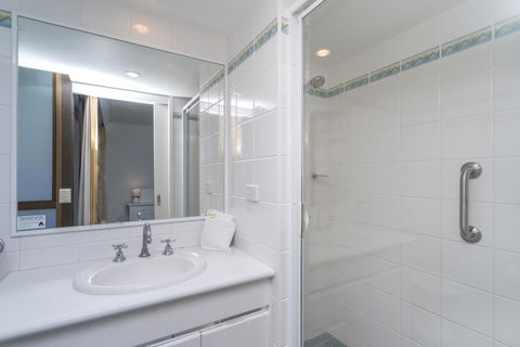 Columbia Beachfront Apartments On Rainbow Bay - Broome Tourism 16