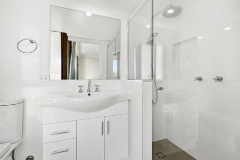 Columbia Beachfront Apartments On Rainbow Bay - Broome Tourism 19