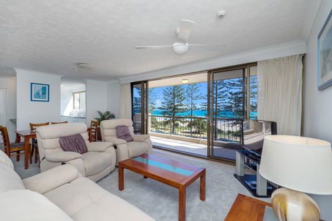 Columbia Beachfront Apartments On Rainbow Bay - Broome Tourism 12