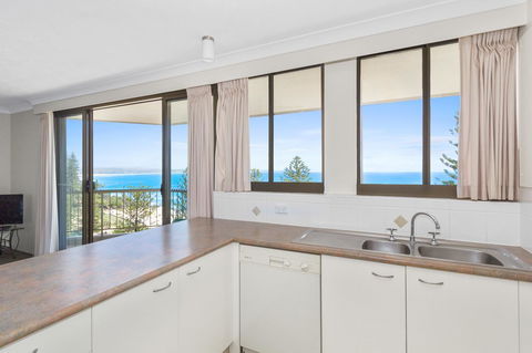 Columbia Beachfront Apartments On Rainbow Bay - Broome Tourism 38