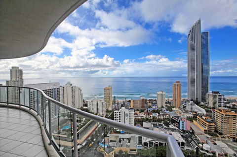 The Towers Of Chevron Renaissance - Holidays Gold Coast - Broome Tourism 36