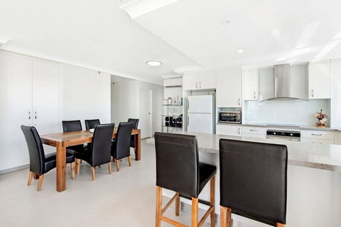 ULTIQA Beach Haven On Broadbeach - Broome Tourism 14