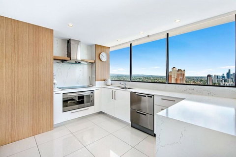 ULTIQA Beach Haven On Broadbeach - Broome Tourism 15
