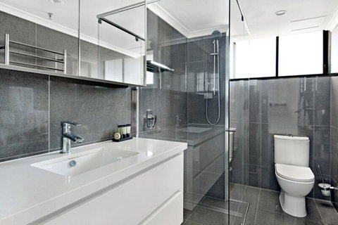 ULTIQA Beach Haven On Broadbeach - Broome Tourism 6
