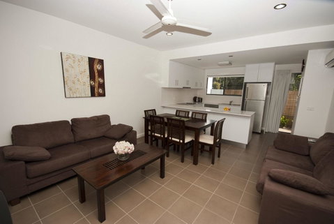 Woodville Beach Townhouse 5 - Broome Tourism 1