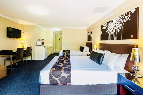 Ambassador On Ruthven - Broome Tourism 3