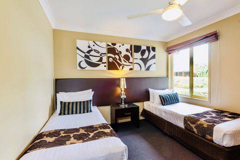Ambassador On Ruthven - Broome Tourism 24