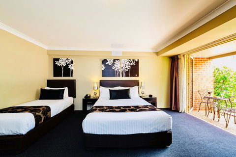 Ambassador On Ruthven - Broome Tourism 15