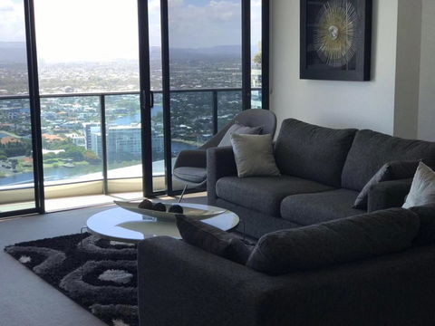 Luxury 3 Bedroom In Heart Of Broadbeach - Broome Tourism 21
