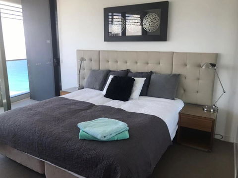 Luxury 3 Bedroom In Heart Of Broadbeach - Broome Tourism 20