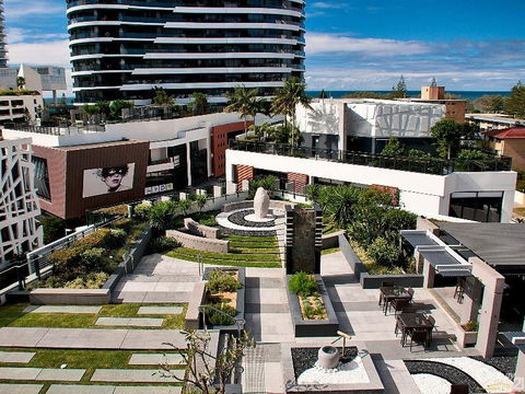 Luxury 3 Bedroom In Heart Of Broadbeach - Broome Tourism 7