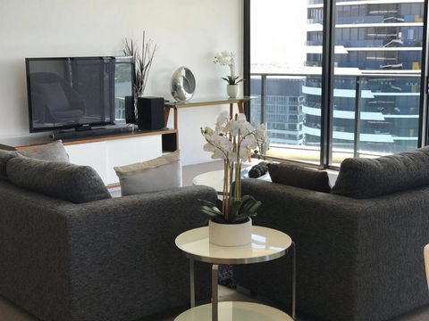 Luxury 3 Bedroom In Heart Of Broadbeach - Broome Tourism 18