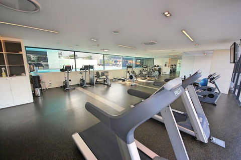 Luxury 3 Bedroom In Heart Of Broadbeach - Broome Tourism 9