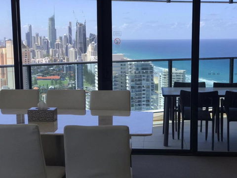 Luxury 3 Bedroom In Heart Of Broadbeach - Broome Tourism 12
