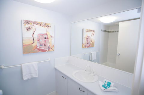 San Marino By The Sea Apartments - Broome Tourism 17