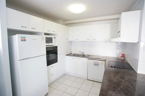 San Marino By The Sea Apartments - Broome Tourism 3