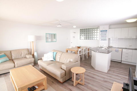 San Marino By The Sea Apartments - Broome Tourism 15