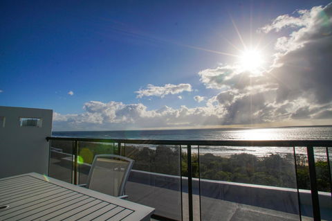 San Marino By The Sea Apartments - Broome Tourism 1