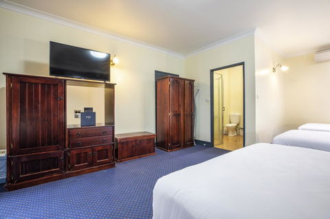 Nightcap At Atherton Hotel - Broome Tourism 15