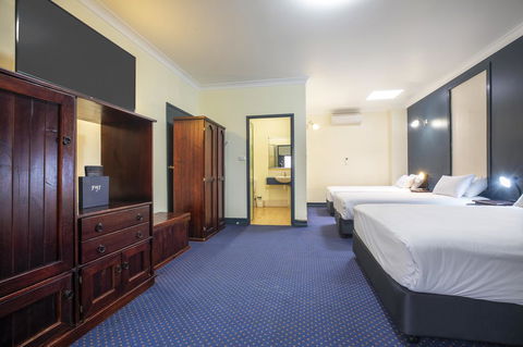 Nightcap At Atherton Hotel - Broome Tourism 16