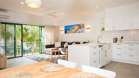 Currumbin Sands On The Beach - Broome Tourism 16
