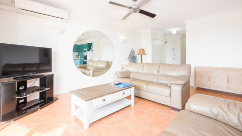 Currumbin Sands On The Beach - Broome Tourism 14