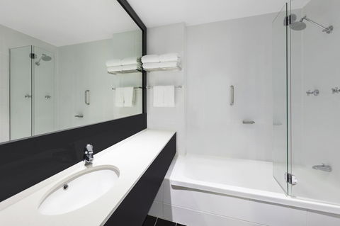 Vibe Hotel Gold Coast - Broome Tourism 13