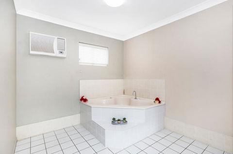 Comfort Inn North Brisbane - Broome Tourism 8