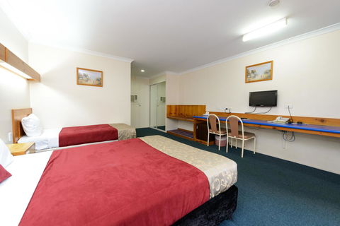 Smart Motels Bert Hinkler - Broome Tourism 2
