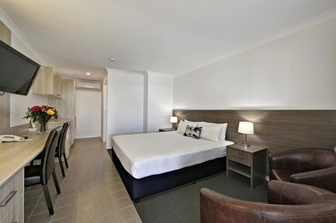Smart Motels Bert Hinkler - Broome Tourism 0