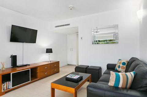 Palm Cove Beach Apartment - Broome Tourism 18