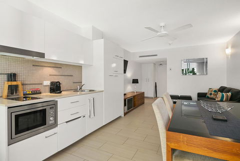 Palm Cove Beach Apartment - Broome Tourism 7