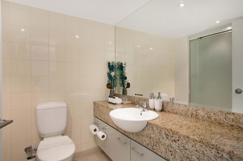 Palm Cove Beach Apartment - Broome Tourism 12