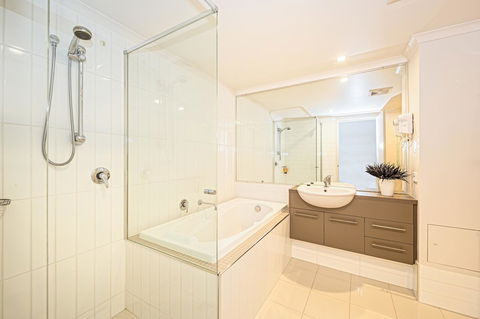 On The Bay Apartments - Broome Tourism 16