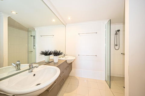 On The Bay Apartments - Broome Tourism 18