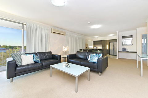 On The Bay Apartments - Broome Tourism 15