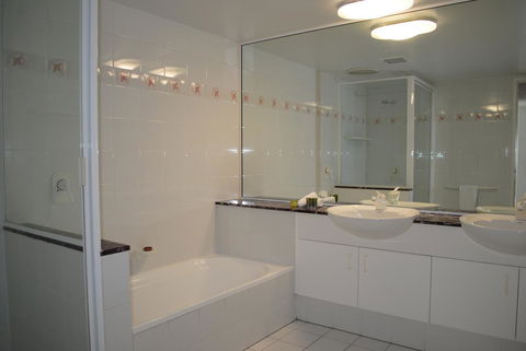 BeachView Apartments At Villa Paradiso - Broome Tourism 5