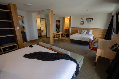 The Island Gold Coast - Broome Tourism 10