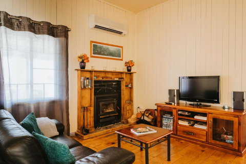 Apple Blossom Cottages - Broome Tourism 6