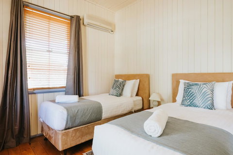 Apple Blossom Cottages - Broome Tourism 11