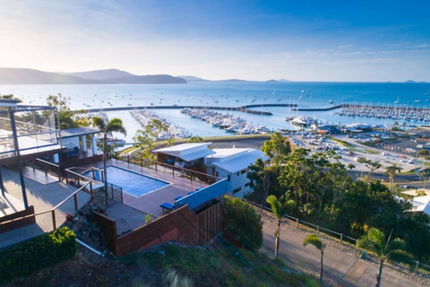 Nautilus On The Hill - Airlie Beach - Broome Tourism 0